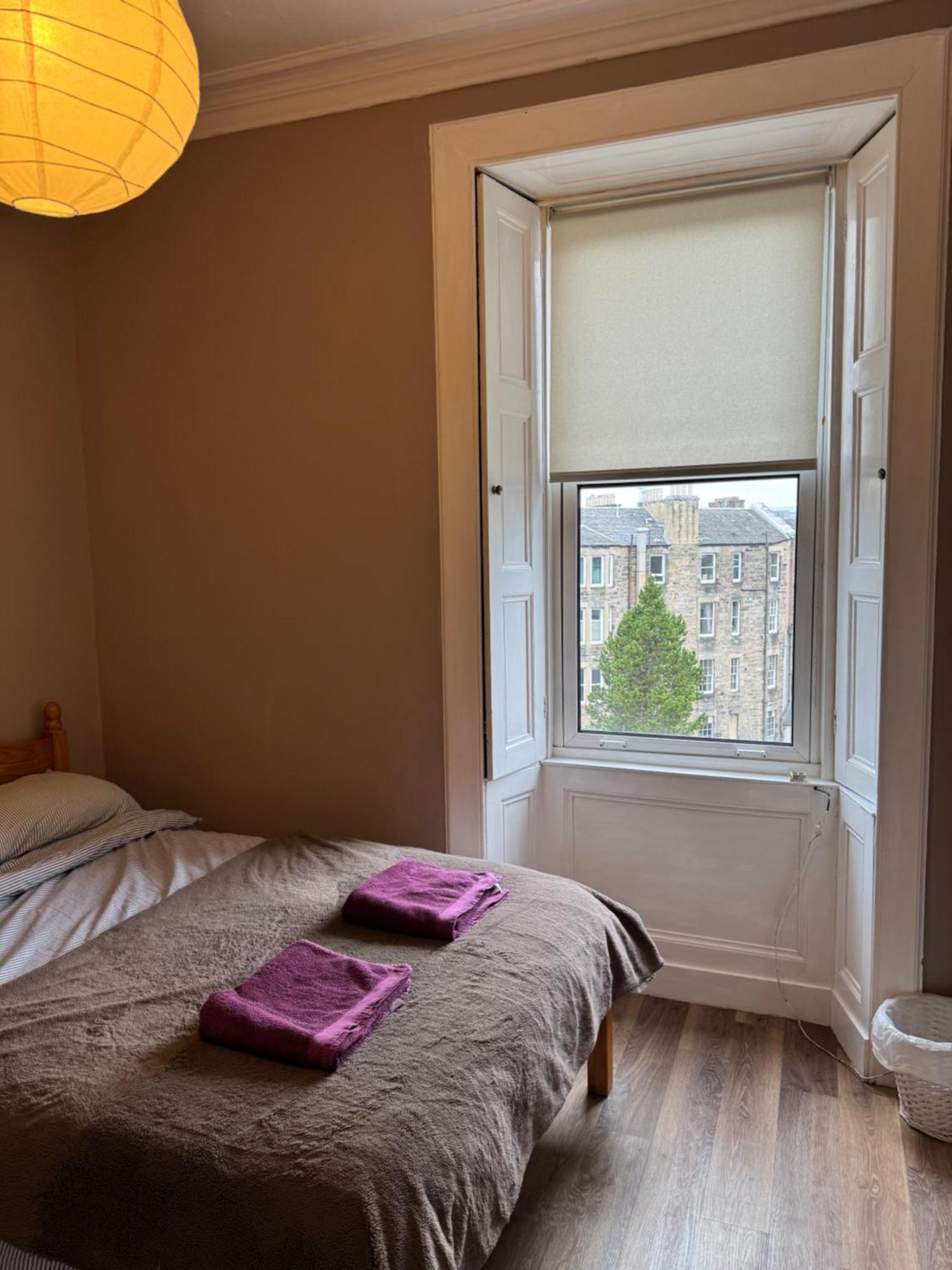 Central Room In Historic Tenement Shared Apartment Near Old Town EDI Buitenkant foto